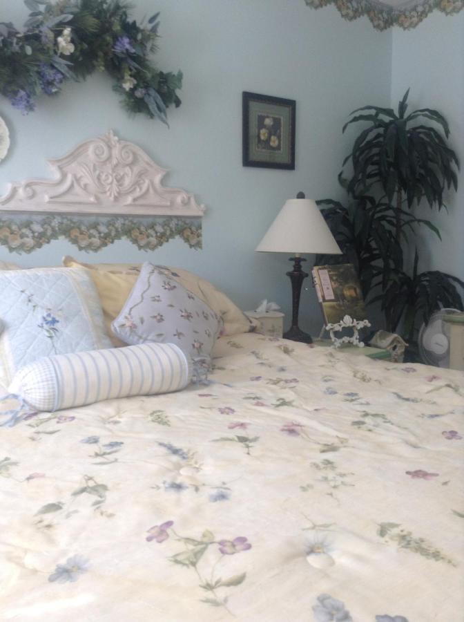Toad Hall Manor Bed And Breakfast Butte Room photo